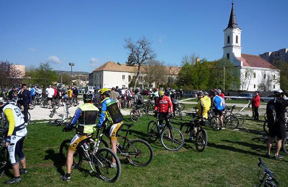 Tavaszkoszonto_kerekparos_TT_Varpalota_2011_0001 Tavaszkoszonto_kerekparos_TT_Varpalota_2011_0001